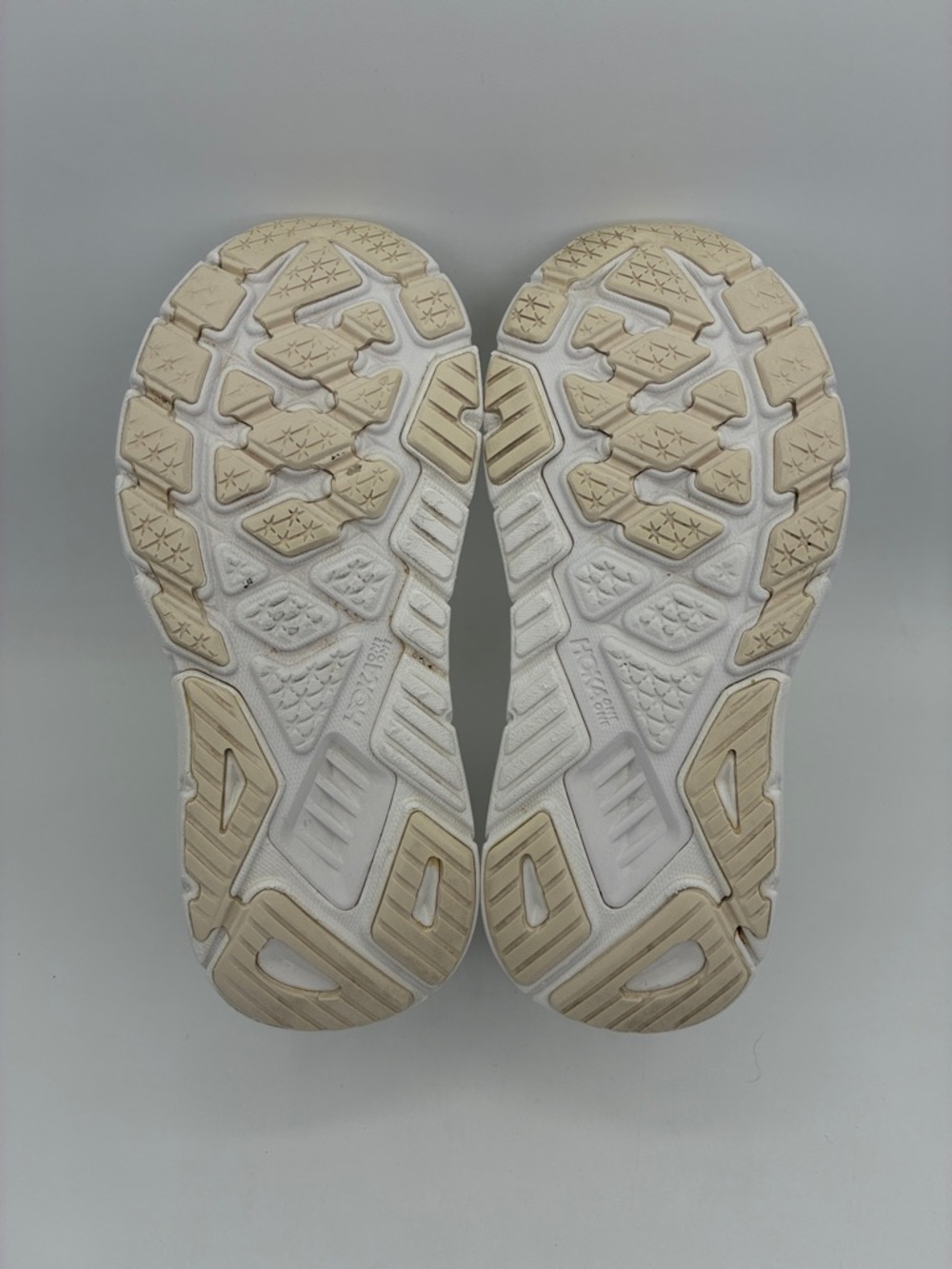 Hoka One One White Rose Gold Women's Arahi 7 Running Shoes   |  Size: 6B - Picture 12 of 16